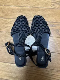 ZARA ブラック編み込みフラットサンダル