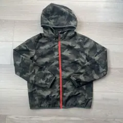 ユニクロ　ポケッタブルパーカー　130