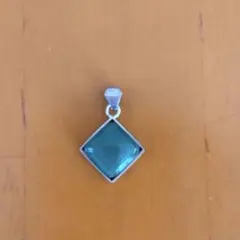 緑色ダイヤモンド型シルバーチャームペンダントトップ