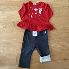 ミキハウス 赤いトップスとグレーのパンツセット