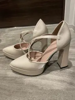 ウェディングヒール　アイボリー ホワイト　ストラップ付き