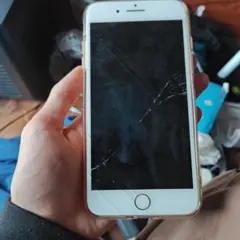 iPhone8plus ゴールド 画面ひび割れあり