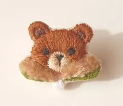 【冬限定】モッズコートくまさんの刺繍ブローチ＊クリスマスギフトにも＊ハンドメイド