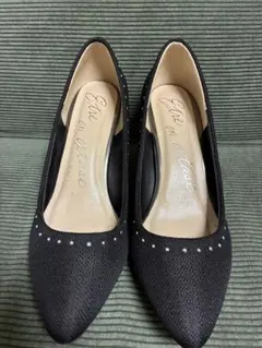 スタッズ付きブラックポインテッドトゥハイヒール