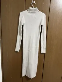 タートルネックリブニットワンピース ベージュ ロング丈