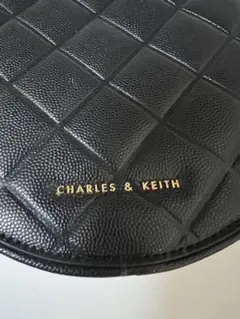 CHARLES & KEITH ブラックショルダーバッグ