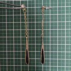 ブラックゴールド ドロップ型ピアス