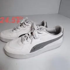 PUMA 厚底スニーカー 白×銀 SOFTFOAM搭載 通学　学生