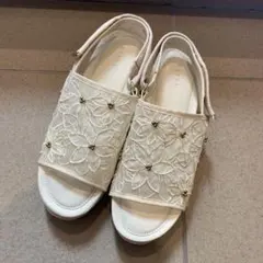 RANDA サンダル ホワイト フラワー刺繍 LLサイズのサムネイル