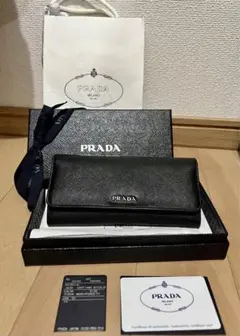 プラダ サフィアーノ バイカラー フラップ ウォレット、ブラック/レッド