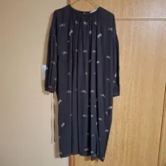 美品✨ミナペルホネン ワンピース リネン100 膝丈 バード 刺繍 紺 希少 mina perhonen //【定価4.8万】ミナペルホネン *komado 刺