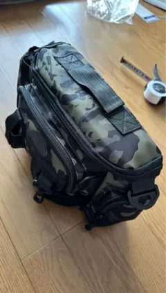 フィッシングバッグ　 迷彩　 防水　2ウェイ　ロッドホルダー付　ドリンクホルダー