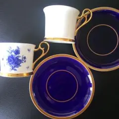 三郷陶器の青い花模様とホワイト無地のカップ・ソーサー各1客