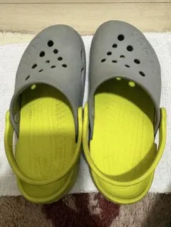 crocs グレー/イエロー サンダル19cm