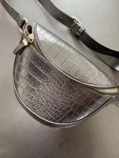 エイチアンドエムH&M クロコダイル調　ボディバッグ　ウエストポーチ　ブラック