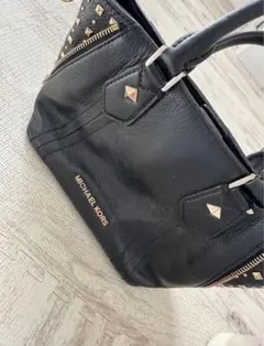 MICHAEL KORS ブラックハンドバッグ スタッズ付き
