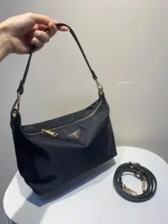 PRADA プラダ　アクセサリーポーチ ブラック ナイロン 三角ロゴ　黒