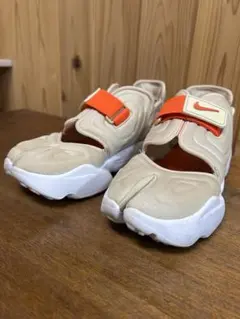 ナイキ　ベージュ　オレンジ　アクアリフト　NIKE 23.5センチ