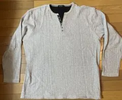 グレー　シャツ