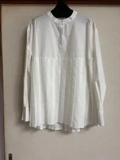 ホワイト プリーツデザイン 長袖シャツ