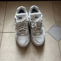 ニューバランス　スニーカー　ホワイト　2002R ゴアテックス　24cm