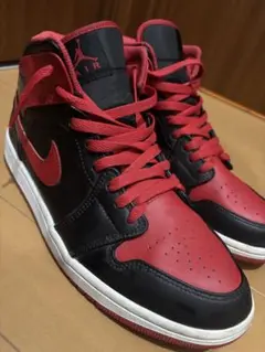 Nike Air Jordan 1 黒/赤 ミッド