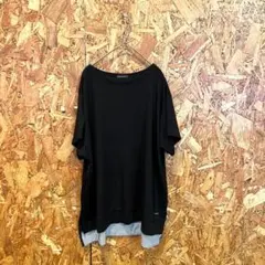 BeBe べべ 半袖カットソー ロゴプレート アシメ スリット 블랙