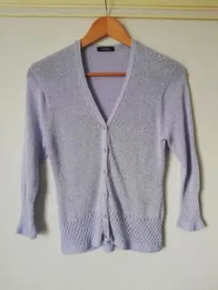ラベンダー ボタン付きカーディガン