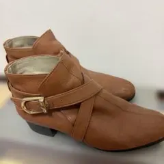 DIANA ブラウン レザー ブーティ ベルトデザイン