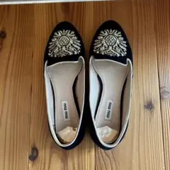 miu miu 刺繍フラットシューズ 黒