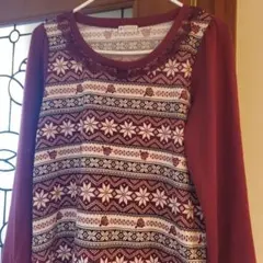 axes femme ワインレッド柄入り長袖Tシャツ