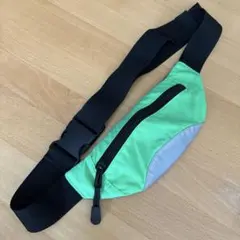 ナイロン製ボディバッグ 緑と灰色