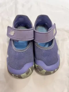 New Balance 水陸両用サンダルパープル