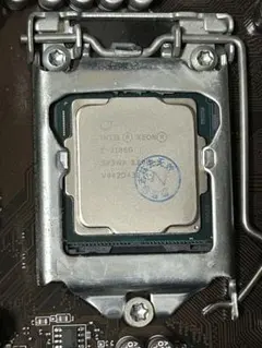 Intel Xeon E-2226G CPU　+　純正クーラー　セット Intel Xeon E-2226G CPU + 純正クーラー セット - メルカリ