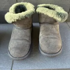 UGG ムートンブーツ クリスタルボタン グレーのサムネイル