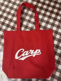 Carp ロゴ入り赤トートバッグ