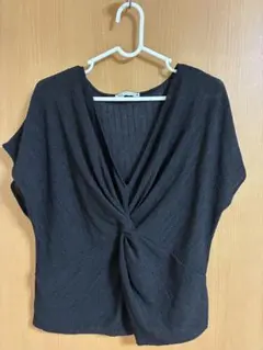 ZARA フロントツイスト 半袖トップス ブラックのサムネイル