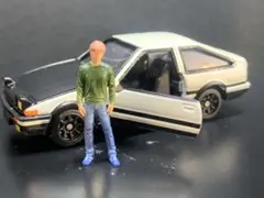 運転技術に長け、1/64スケールレースに情熱を注ぐ、経験豊富な男性ドライバー。のサムネイル