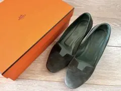 HERMES エルメス スエード パンプス カーキ 36のサムネイル
