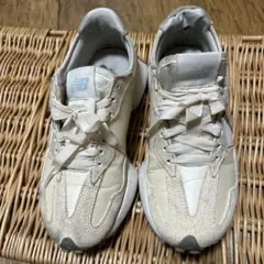New Balance ホワイト スニーカー　23