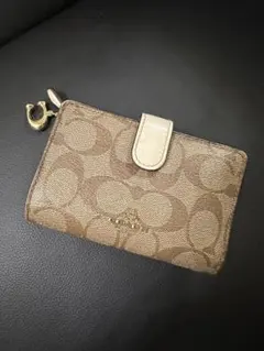 COACH 二つ折り財布 シグネチャー柄