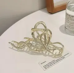 エレガントなリボン型ヘアクリップゴールド