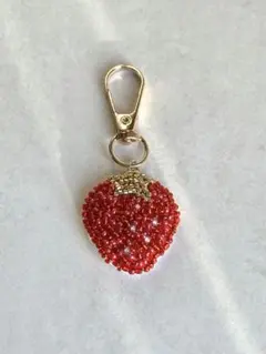 いちご　ビーズ刺繍　バッグチャーム