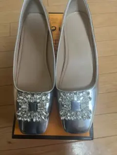 シルバー ビジュー付き パンプス