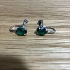 エメラルドカラー　イヤリング　アクセサリー