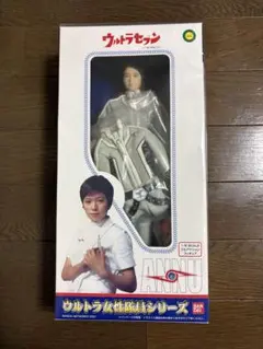 バンダイ ウルトラ女性隊員シリーズ アンヌ隊員、1/6 フィギュア 未使用のサムネイル