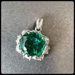 スクエアネックレス トップ グリーン　ダイヤ ジュエリー 新品