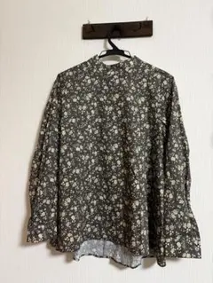 タグ付き　未使用　amherst 長袖 花柄ブラウス 日本製のサムネイル