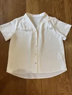 THE SHOP TK 半袖シャツ ホワイト　Vネックのサムネイル