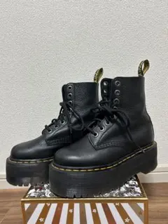 Dr.Martens 8ホールブーツ UK9 28cm相当 美品 クリーナー付き - メルカリ